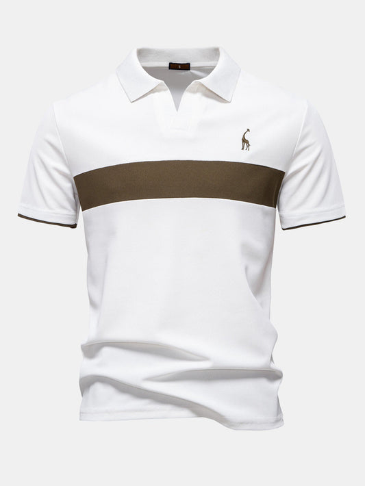 Polo con cuello en V y diseño piqué en contraste