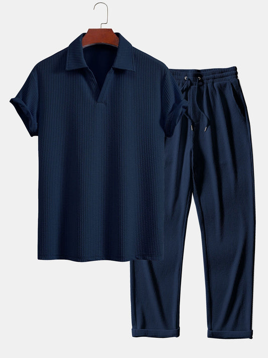 Conjunto de polo con cuello en V texturizado y pantalón